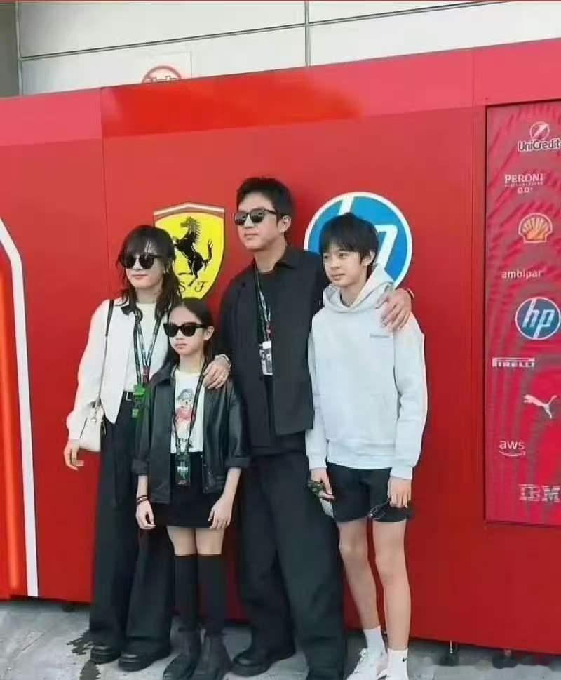 邓超叫孙俪恩师娘娘邓超私下也叫孙俪娘娘 邓超谈及过往感慨“十年磨一剑”，还特意感