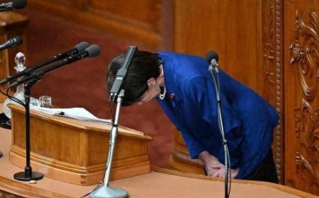等了这么久，终于等来高市早苗的道歉！ 12月9日，日本首相、自民党总裁高市早苗表