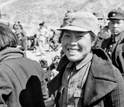 1937年，地主王学文发现一20岁女兵躺在家门口，见四下无人，直接将女兵扛到了炕