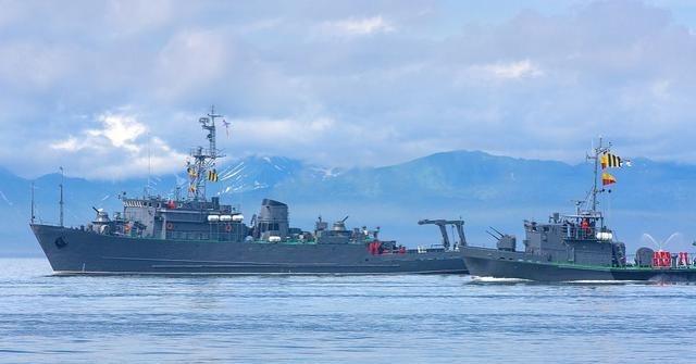 很多人还没明白，想把日本人打服，有一个最简单的破局狠招：把海警船撤了，换军舰上！