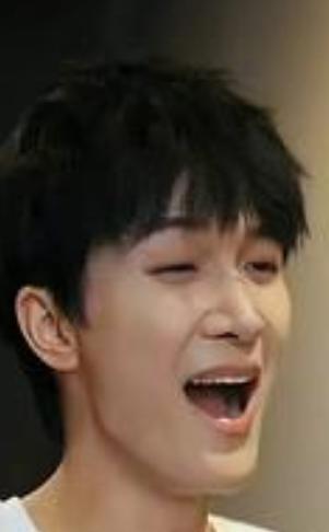 近日，河南郑州金水区金沙小学发布了新作《先放一放》，视频中孩子们在田间地头跳舞，