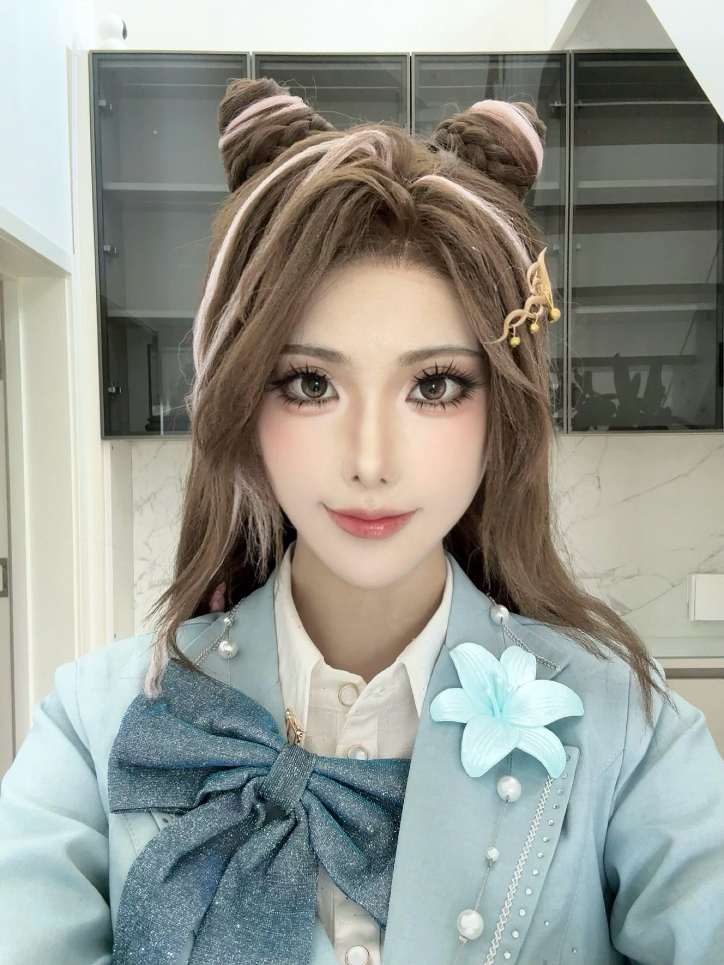 今天的～好诡异哦戴上假发以后整张脸变淡了，明明卤蛋的时候还挺正常的，这个也不是啥