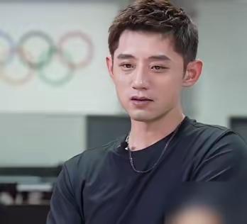 张继科是真敢说。

被问到男单最强三人，他张嘴就是：横板最强是马龙、樊振东和我。