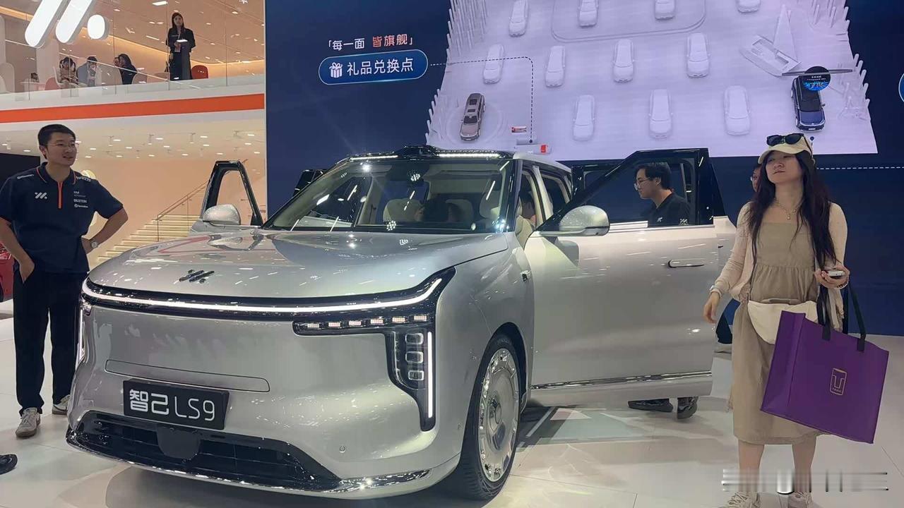 在汽车产业向智能化、高端化加速转型的当下，大六座SUV早已不再是单纯“多坐几个人