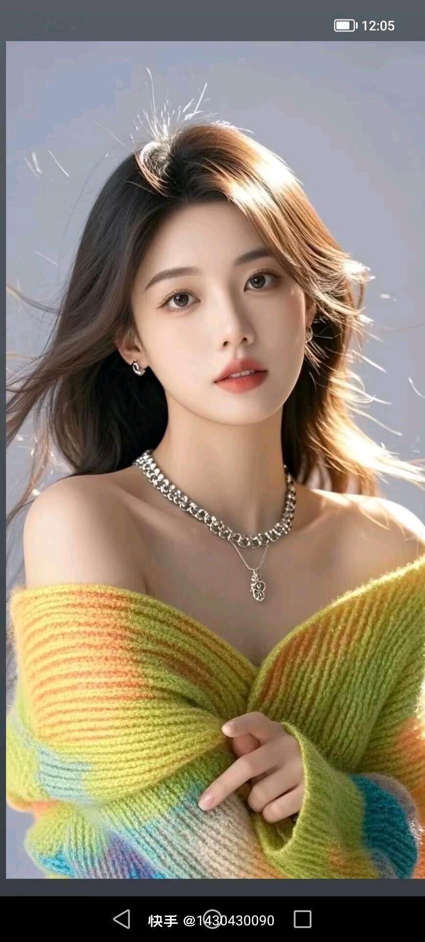 温柔甜美的少女，彩虹毛衣与银饰的完美搭配，尽显青春活力！🌈✨