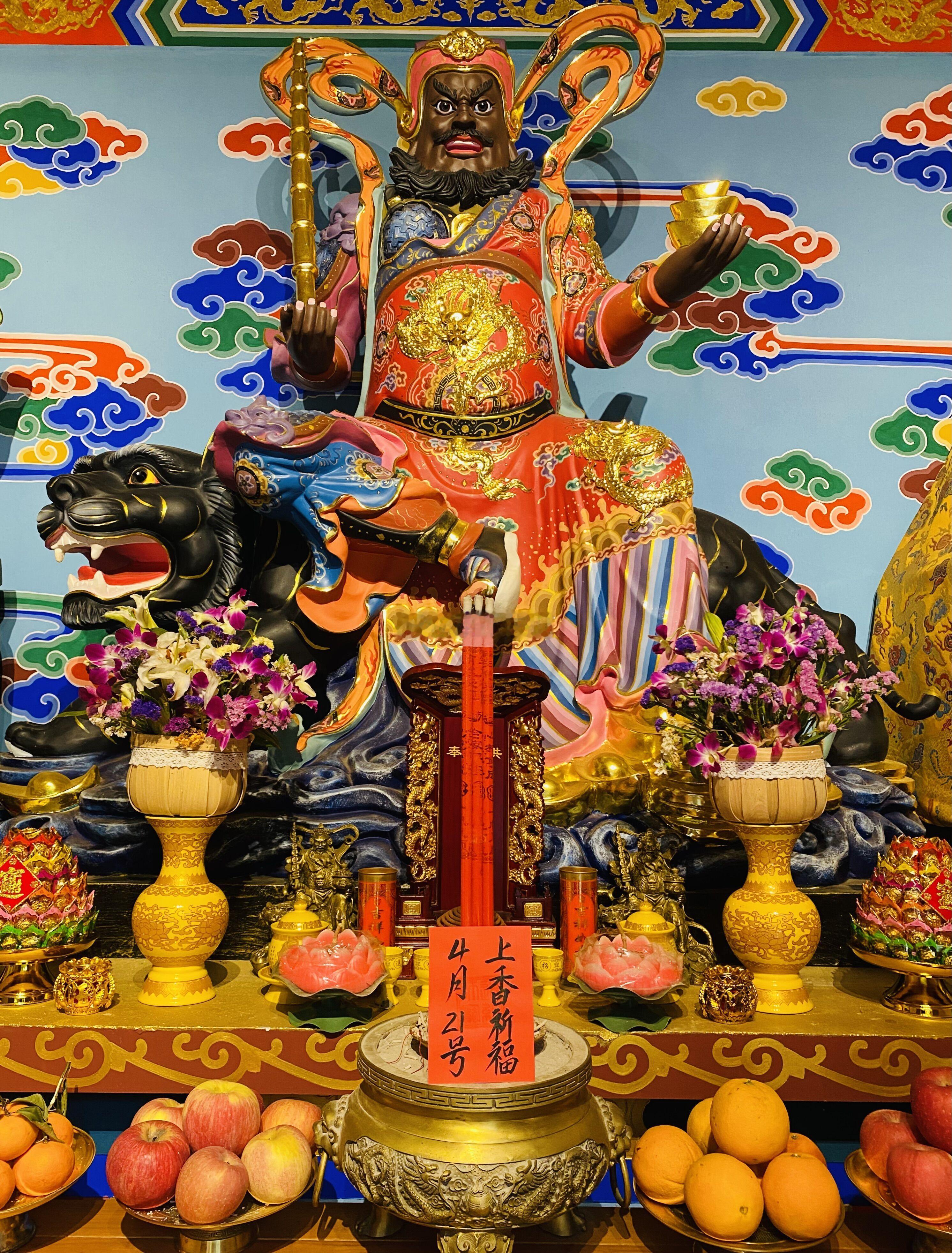 周日大吉，今日上上签，必定会有好事发生在你身上，4月21号师父在财神殿为众粉加持