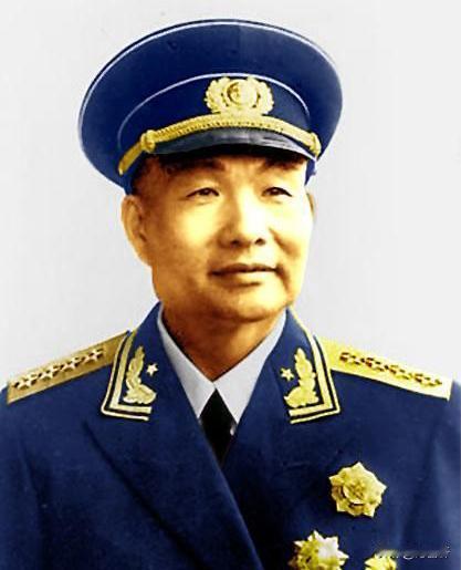 --一天，毛主席的夫人去萧劲光家串门，回家后，她告诉毛主席说萧劲光家里有宝贝，第