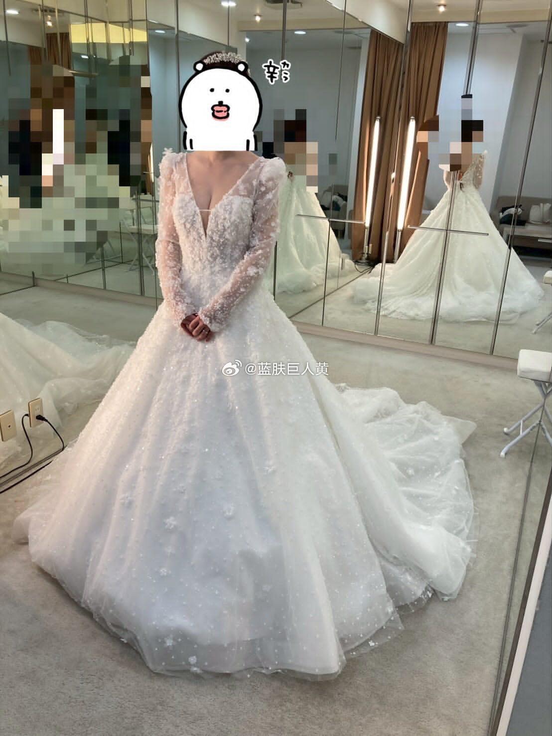 日本热帖：一个日本准新娘晒出6张婚纱照，让日本网友帮忙挑选，大量网友却质疑新娘的