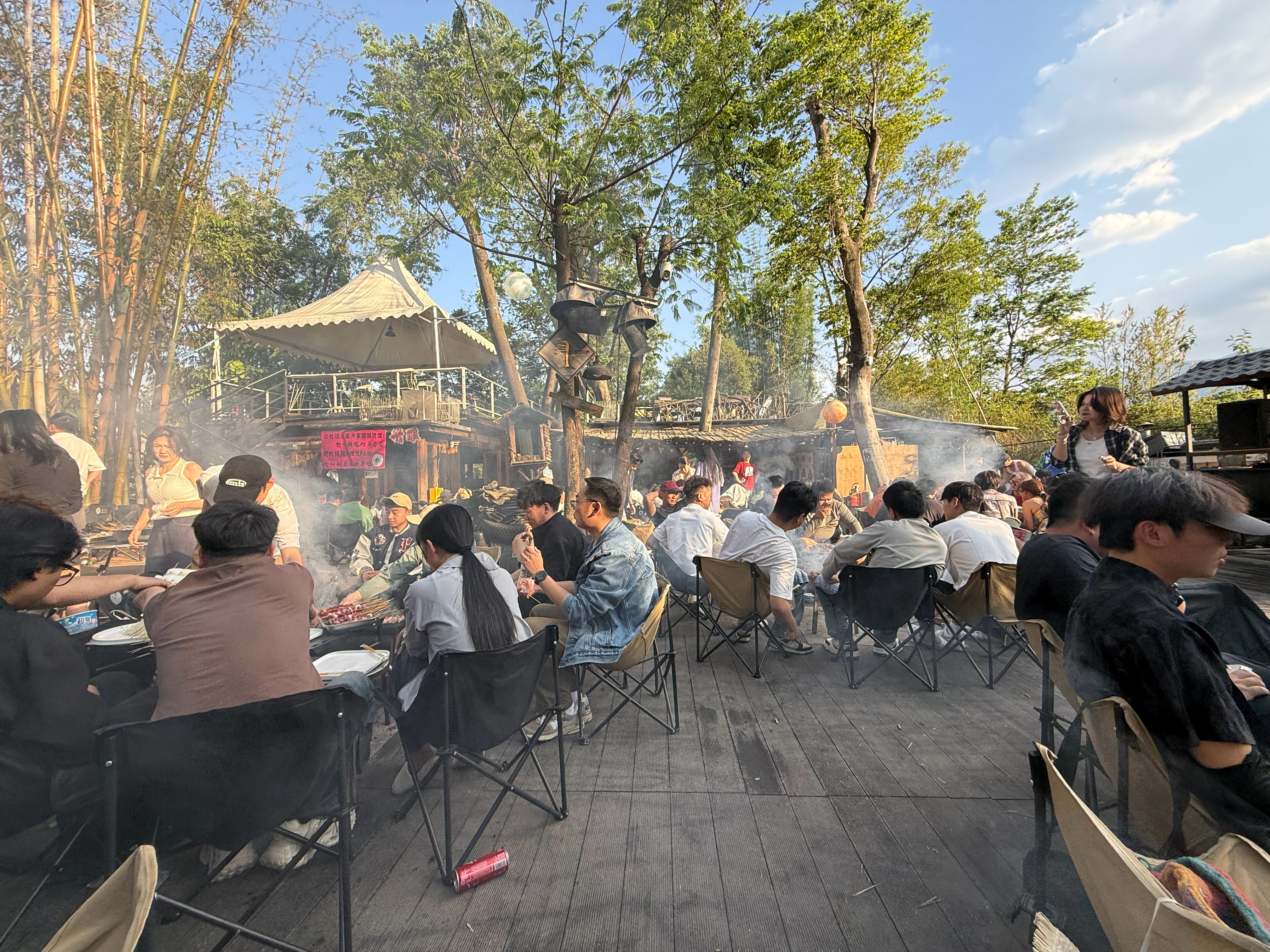 你们都在北京逛车展，我和在洱海吃烧烤，那么是谁羡慕谁呢 大理·洱海