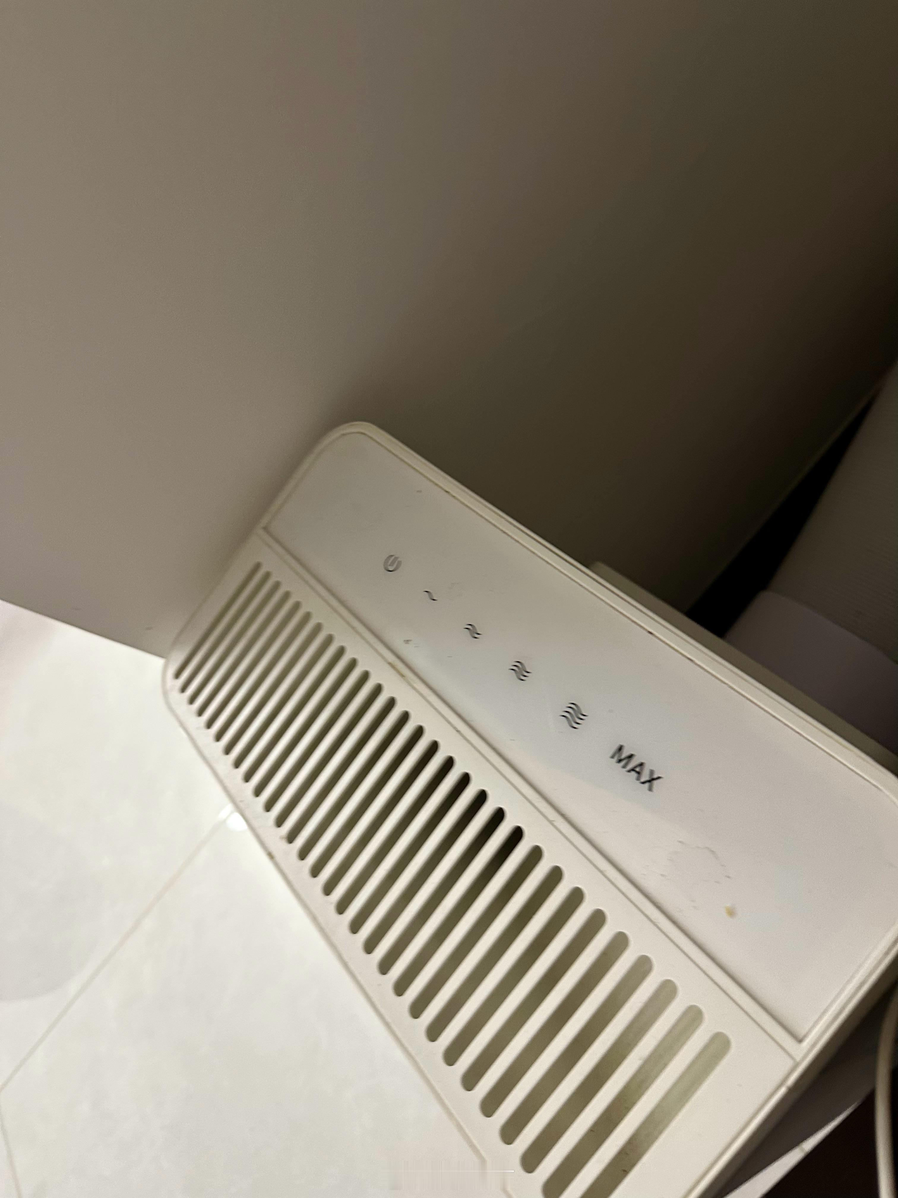 小400块钱买的新风机，主要是在冬天用用，开窗户的话一个是灰尘大，一个是凉风大，