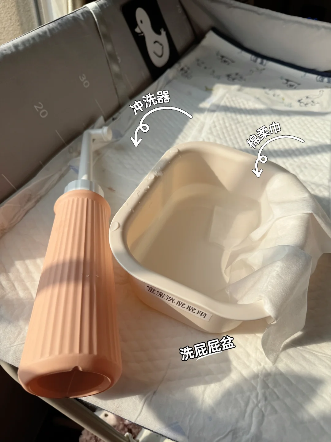 不累妈的小月龄宝宝洗屁屁