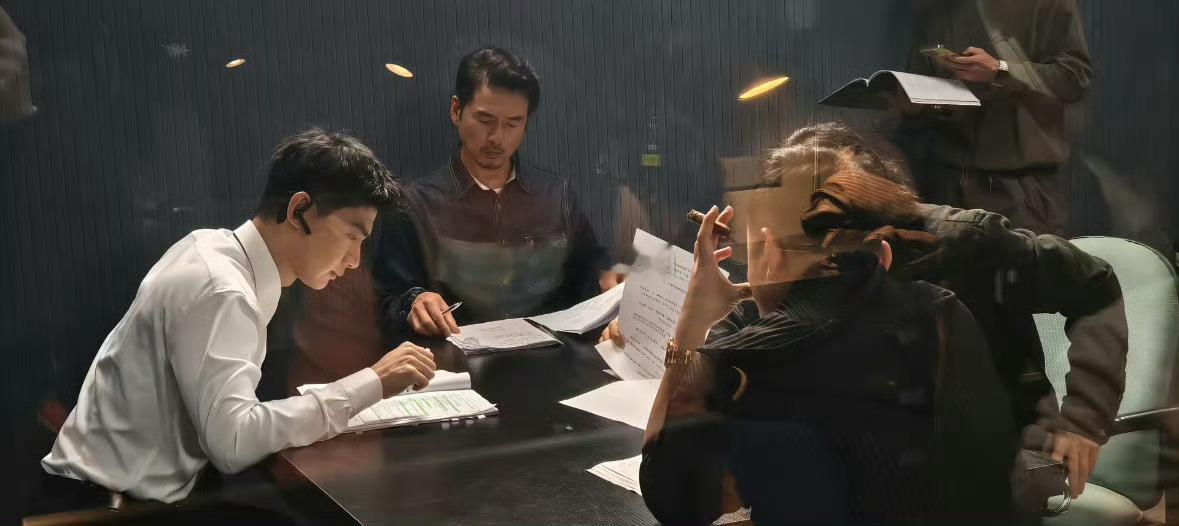 白敬亭的剧本上满满的全是标记把自己每个角色都研究透的才是好演员吧 ​​​