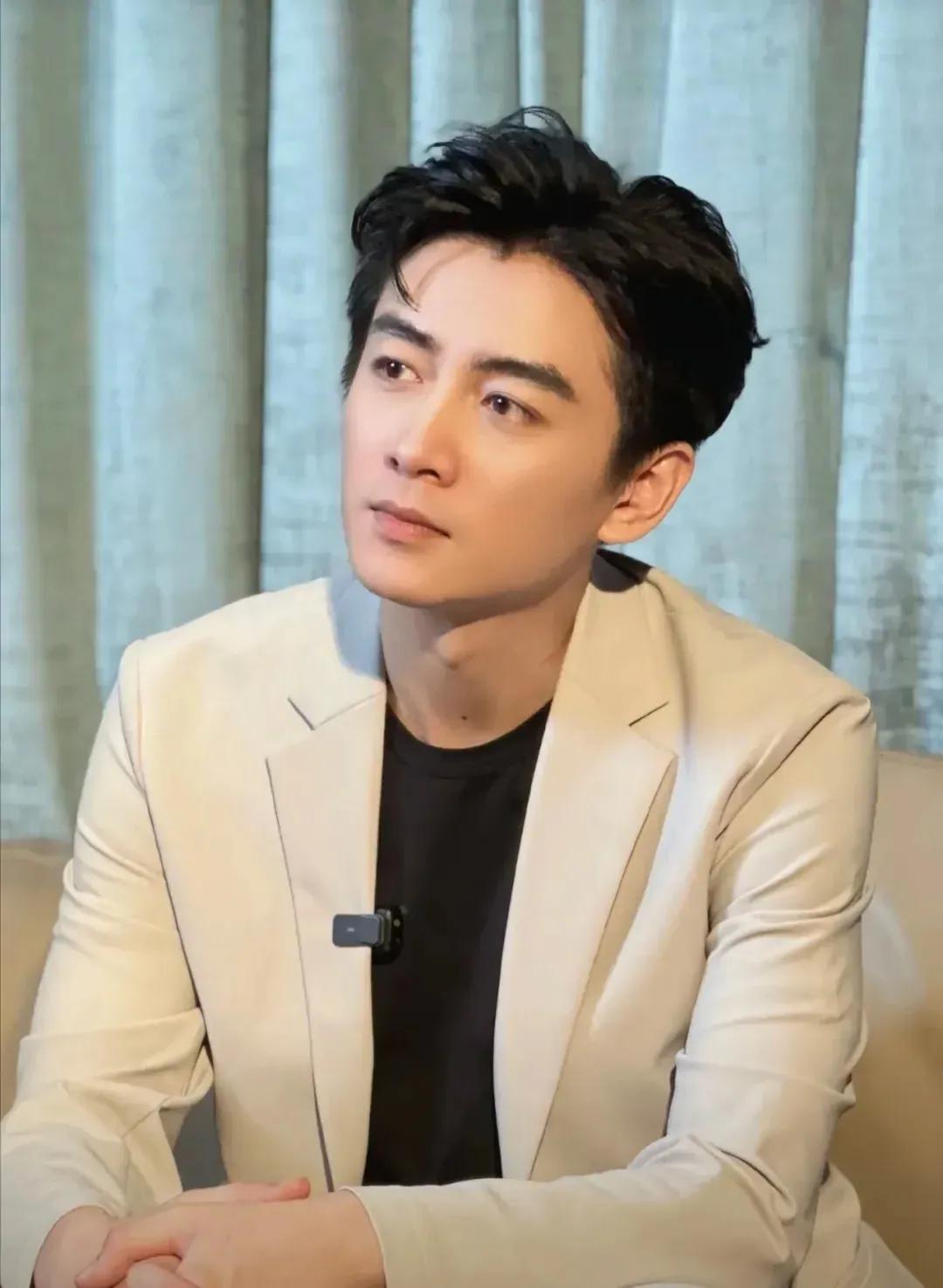 要不是韩红说了，真的不知道陈晓还有这么一个身份！  
       韩红2025