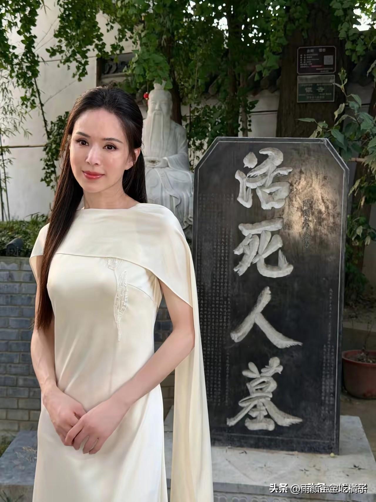 原来20多年的时间，也是一瞬即逝！
小龙女还是当年的小龙女，杨过你在何处？