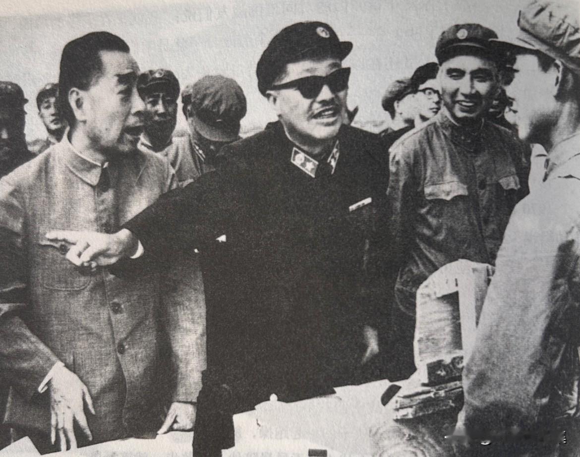 1964年，为提高人民解放军的军事技术水平，全军组织了“比武大会”，掀起了群众性