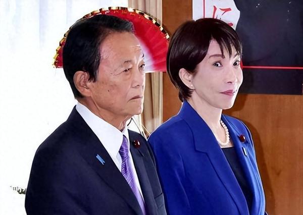 高市早苗天皇前高调宣誓，美方急电王毅，只为平息地区乱局
 
东亚政坛上演荒诞一幕