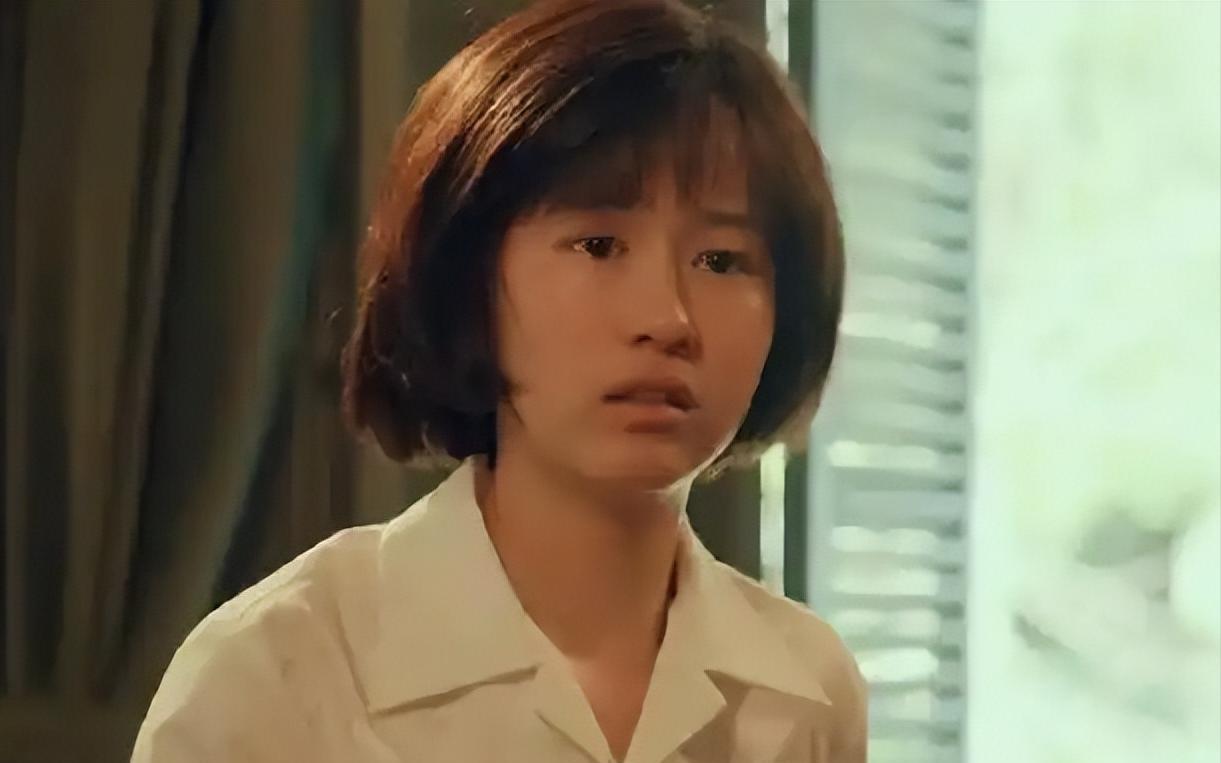 1950年春天，吴学成爸被抓走那天，家里东西全被抄空。她才十六岁，带着弟弟找亲戚