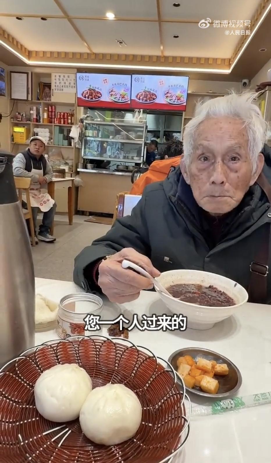 “真的让人佩服！”94岁，一个人，43个小时绿皮火车，从无锡干到拉萨，家人反对，