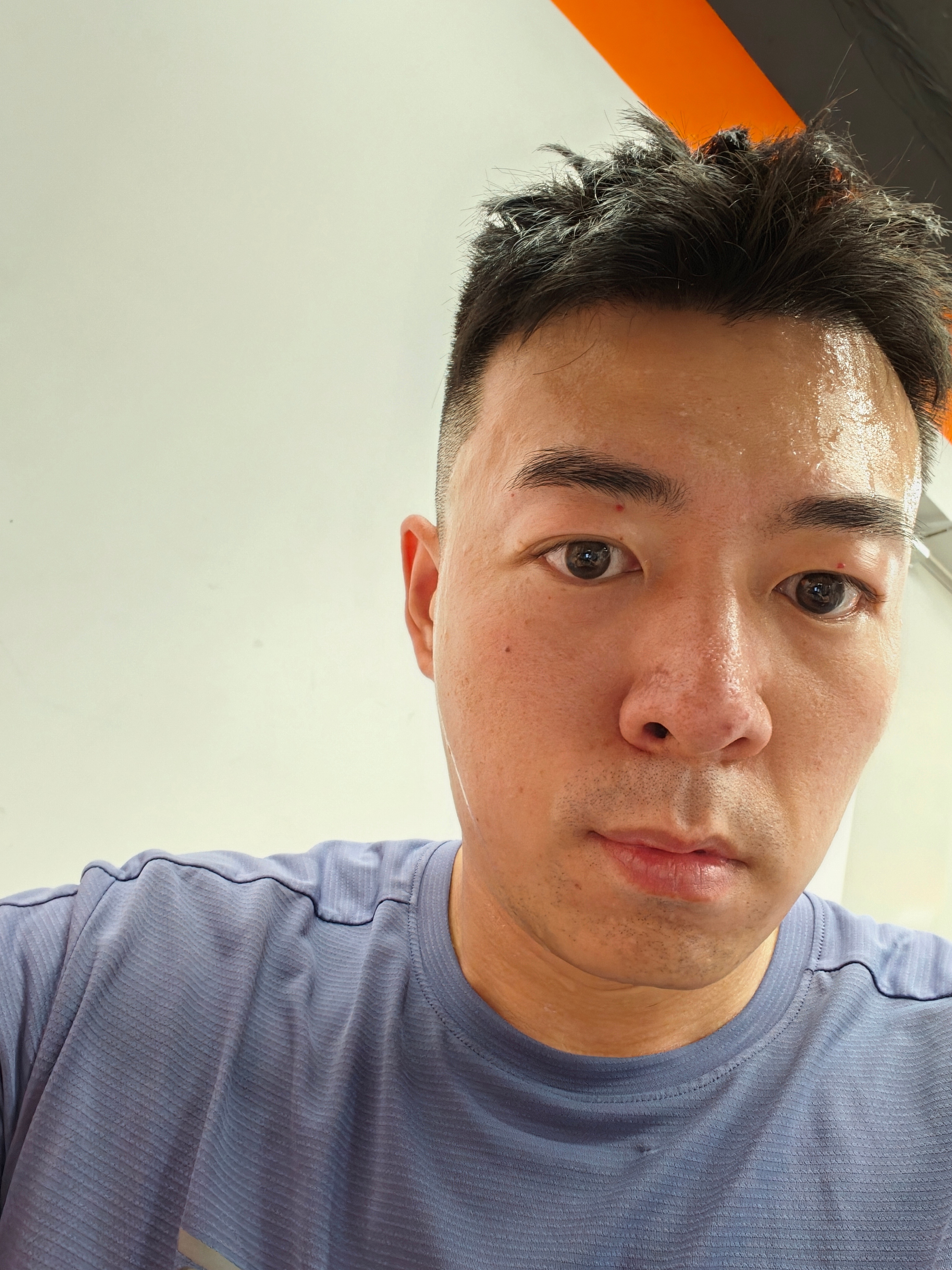 太久没练腿了重量轻到把自己逗笑了 