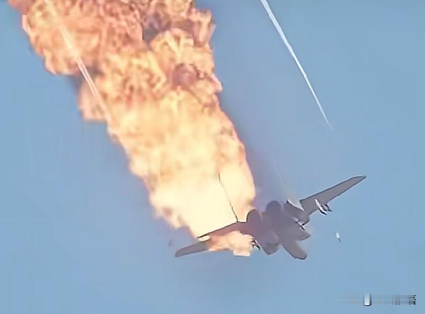 伊朗狂揍中东美军事基地，封锁霍尔木兹海峡，击沉了一艘邮轮。域外最紧张的竟是日本。