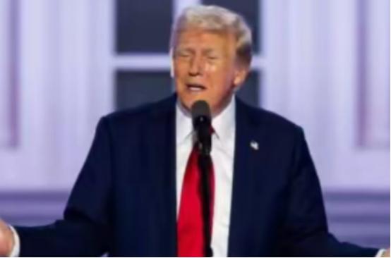 特朗普曾经在采访时表示：如果中方武统台湾，那么美国将会毫不犹豫的对北京进行轰炸，