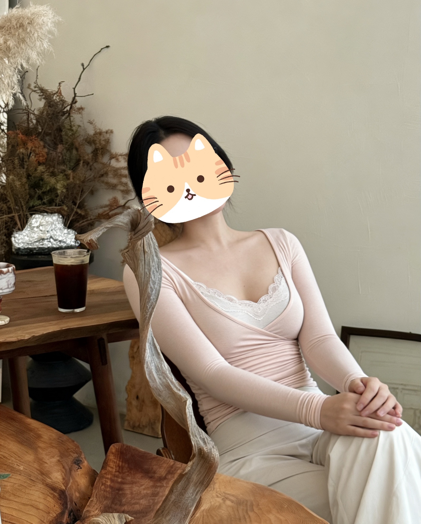 这件上衣又拿出来卖了奥！真两件套！早春还蛮适合～ 