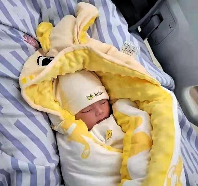 湖北那个19岁大一女孩萱萱的事，真让人看得火大。刚入学半年，萱萱意外怀孕，男友一