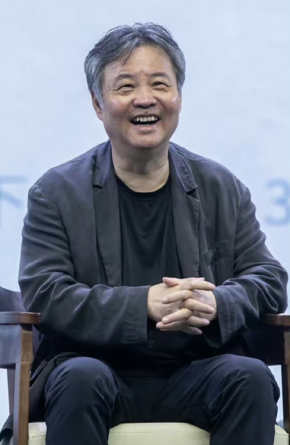 余华向网友推荐讷河往事终于懂为什么余华会倾力推荐《讷河往事》了！这本书记录的都是