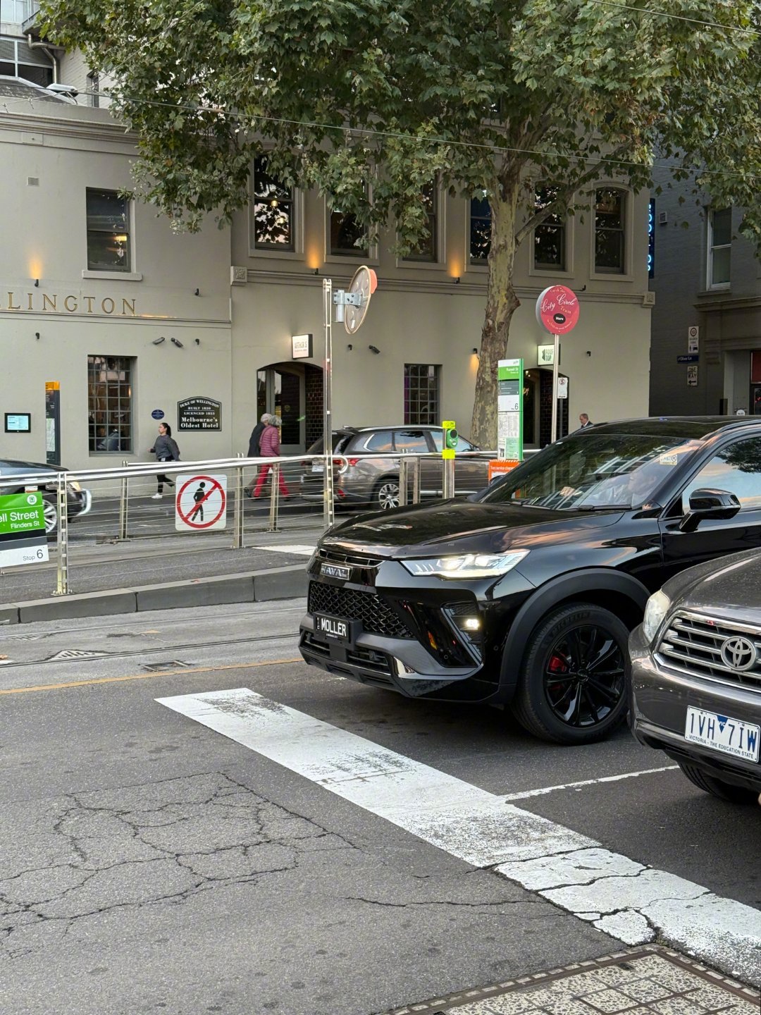 在墨尔本居然瞧见了哈弗汽车，这可是我这次澳洲之行看到的第二款中国品牌汽车。你还别