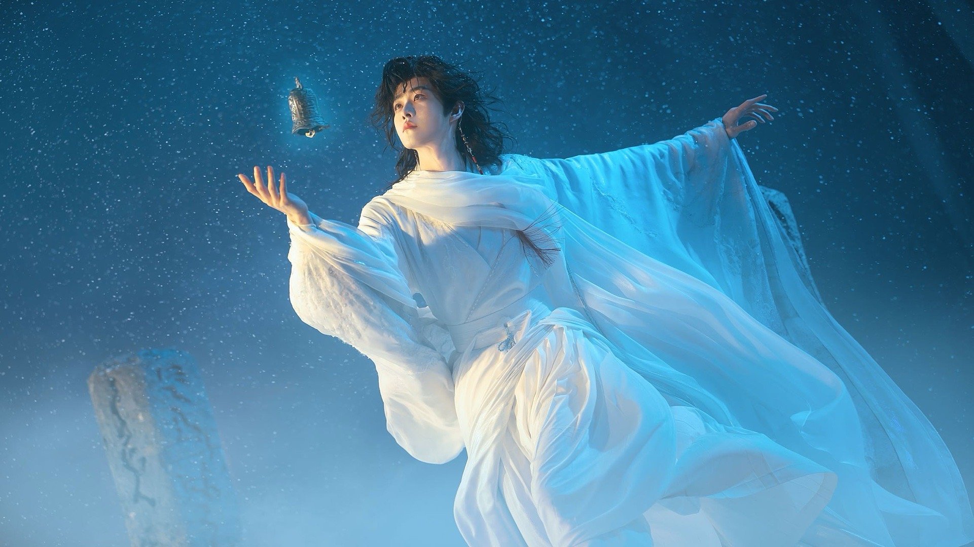 这款田嘉瑞朕从未见过《魂判九川》刚开机，田嘉瑞就已经用两组造型杀疯了！建议这位云