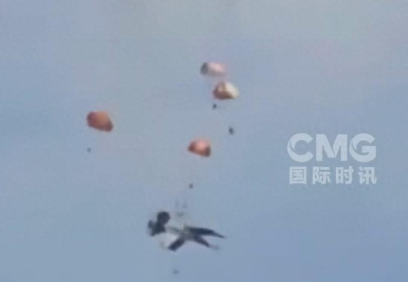 美战机空中相撞，中东战火升温，全球多地动荡加剧，局势暗藏隐忧。

近期全球局势愈