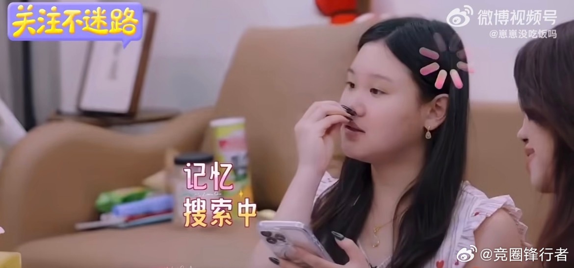 张家齐不知妈妈年龄这么看张家齐和妈妈真的不太亲 ​​​