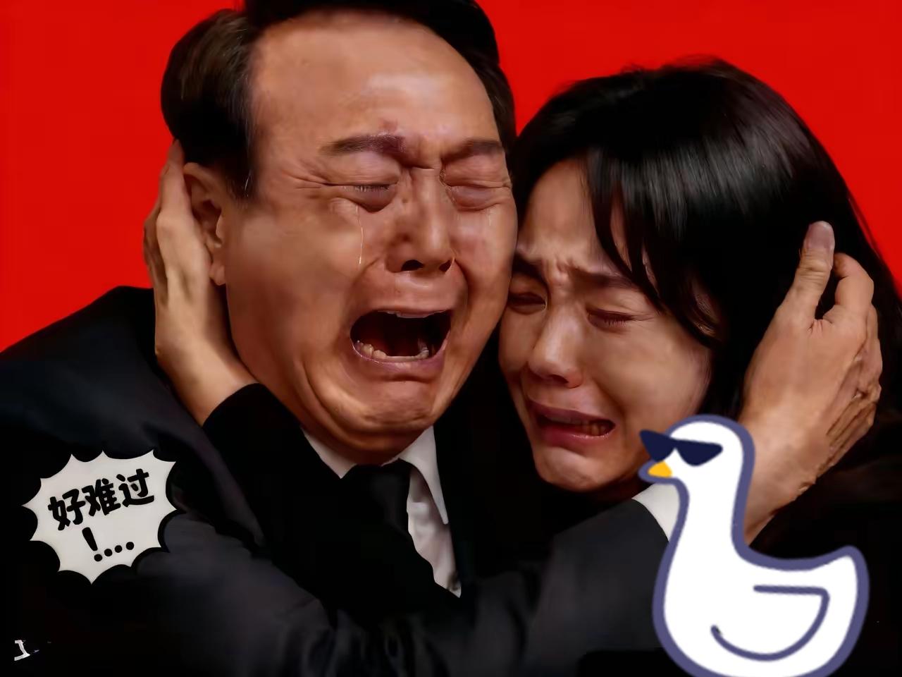 韩国发布消息！
2025年11月7日，韩国前总统尹锡悦和他老婆金建希居然在同一个