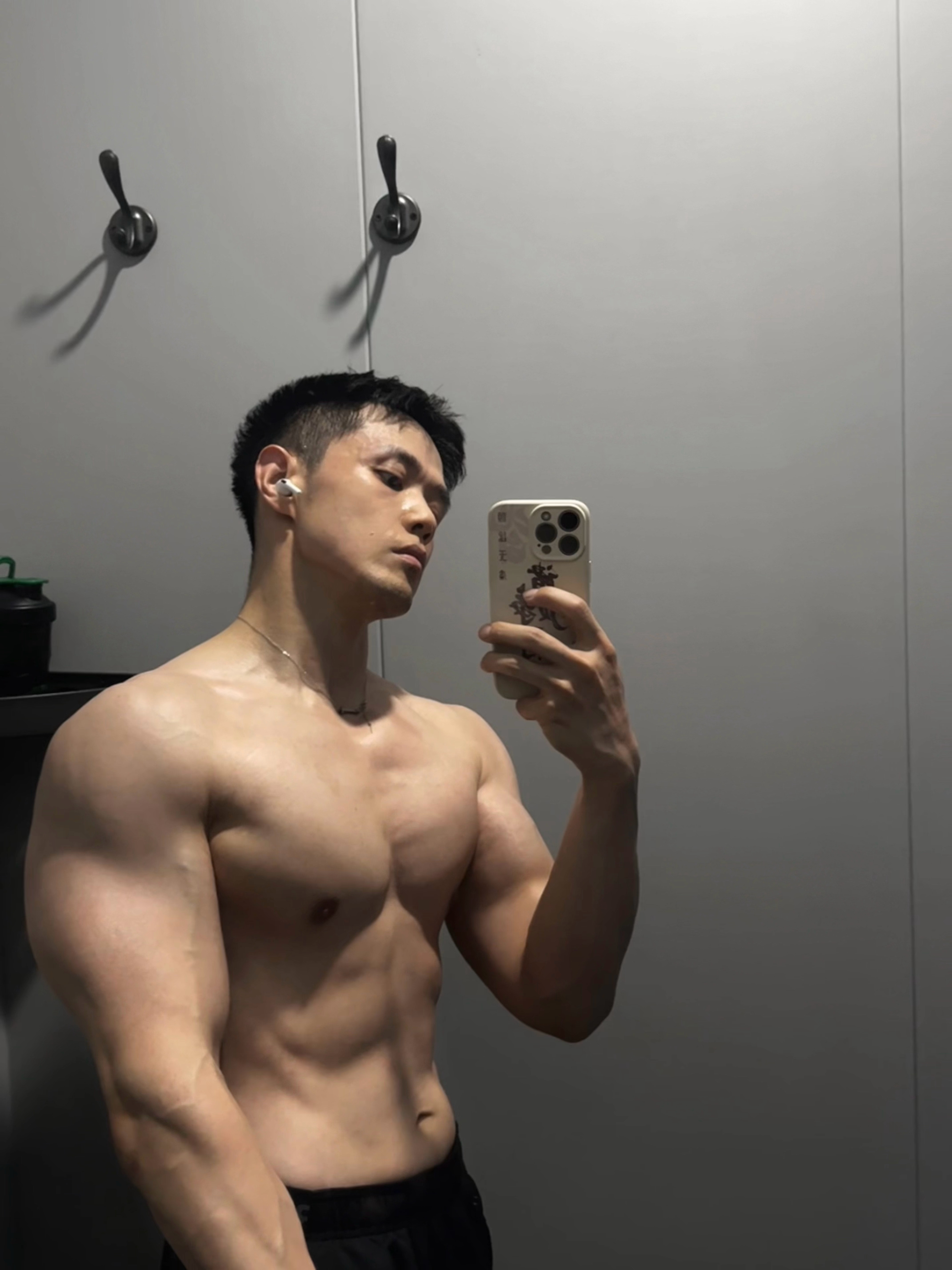 “感谢所有中途离开的人，我现在变得更强大了”“谢谢hater的hate，我不吃点