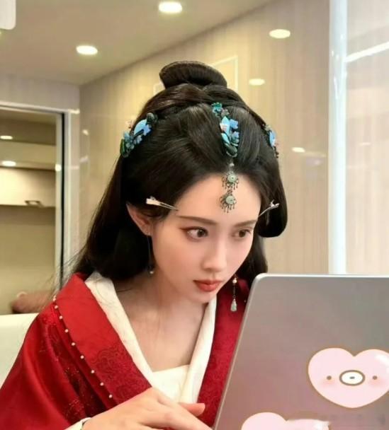 孟子義拍戲突染病驚見「半張臉」入鏡！腫20天硬撐網狂讚「側顏封神」孟子義百花殺人