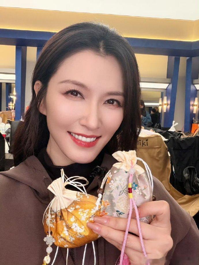 徐洁儿回应决赛请王俊凯当助演从送考人到助演嘉宾？徐洁儿大方回应邀约，王俊凯的仗义
