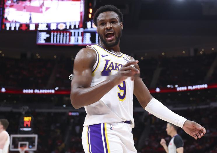 据NBA记者Evan Sidery报道，湖人将在常规赛前让布朗尼·詹姆斯和克里斯