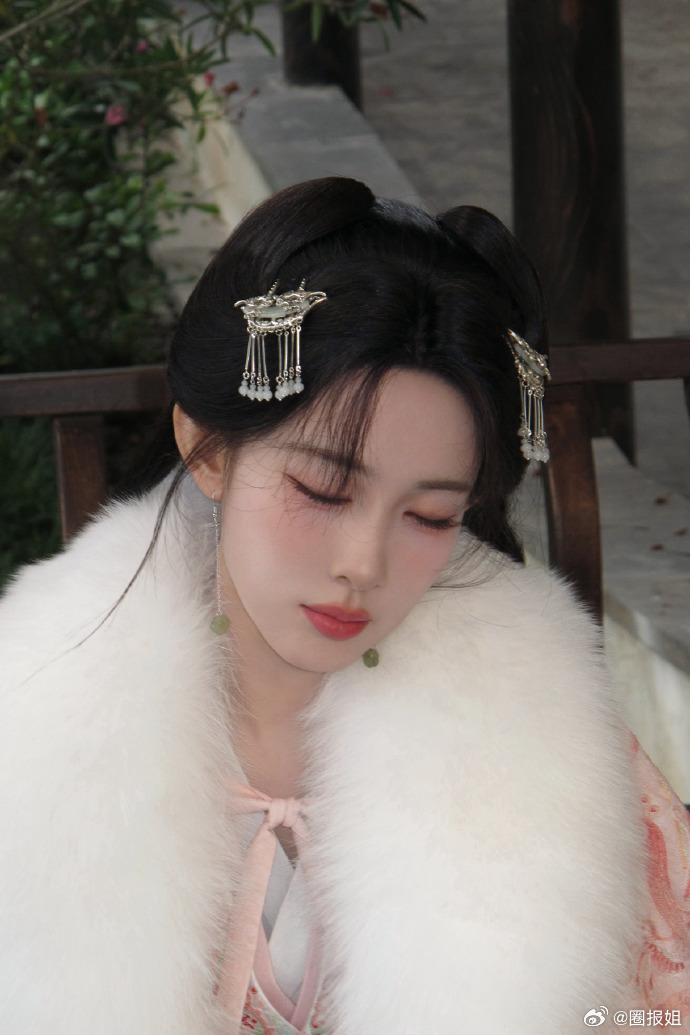 有孟子义这张脸怎么拍都好看  孟子义顶着这张脸有什么烦恼 不挑角度不挑妆造，孟子