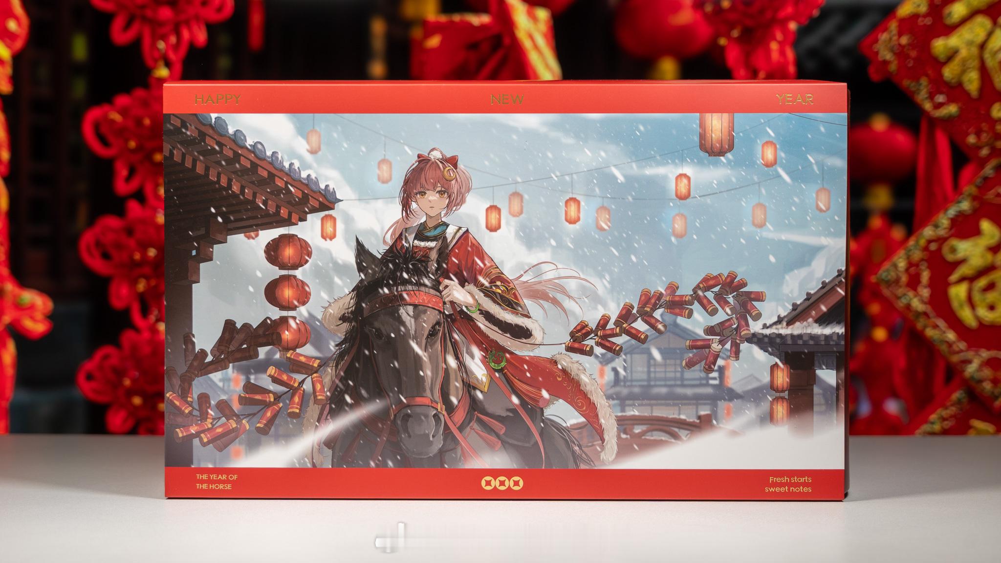 水月的新年礼盒也来啦  有水月『标志性』的咖啡，还有咖啡杯、对联红包、多功能包包