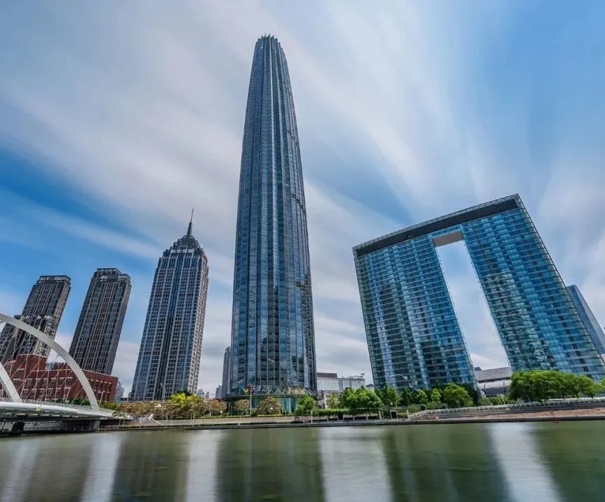 揭秘天津城市更新的和平密码 在天津这座历史与现代交织的城市中，和平区始终扮演着文