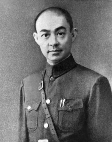 1938年春，台儿庄战役前夕，抗日战场上的硝烟愈加浓烈。张自忠，时任国民革命军第