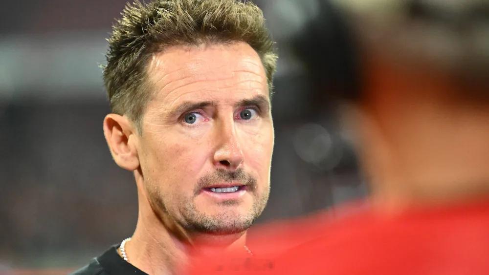 盛传今晚做客杜塞尔多夫的比赛就是克洛泽在纽伦堡的“决战”了，如果再输，体育董事哈