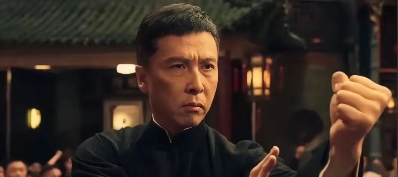 叶问4大弟子的最终结局1、李小龙——广东顺德人，出生于美国旧金山，叶问弟子，华语