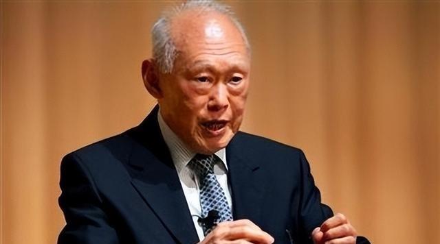 很多人不理解，新加坡一个华人主导的小国家，为什么对我们充满了“恶意”？首先，新加