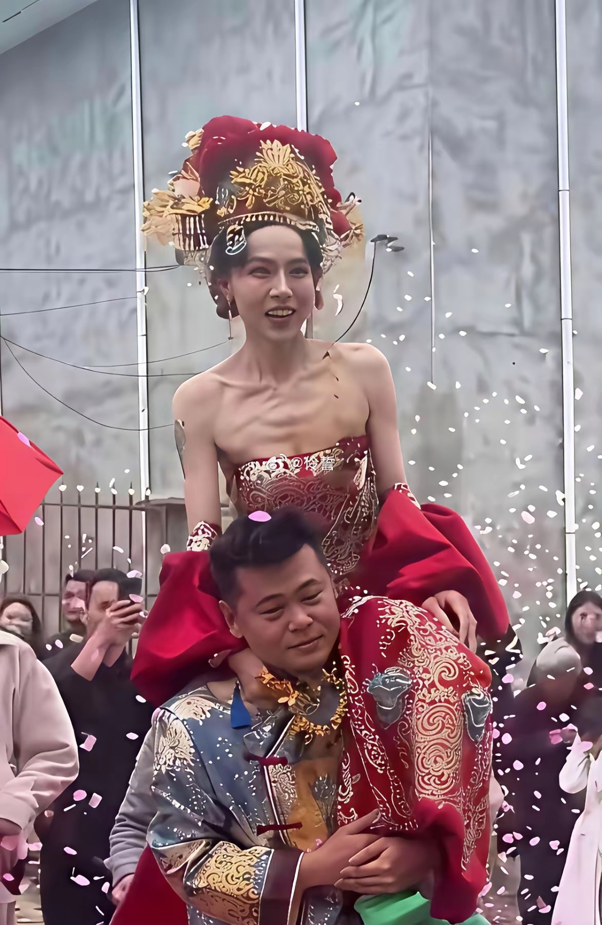 这是我见过最瘦的新娘了 应该没有比她更瘦的吧