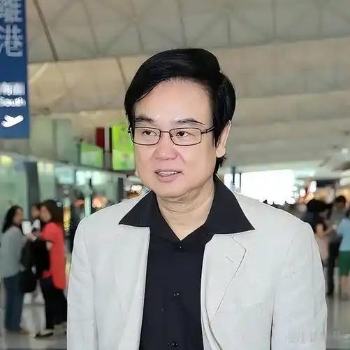 80岁的黄百鸣放弃保释直接入狱！他不是交不起20万保释金，也不是在赌气，而是因为