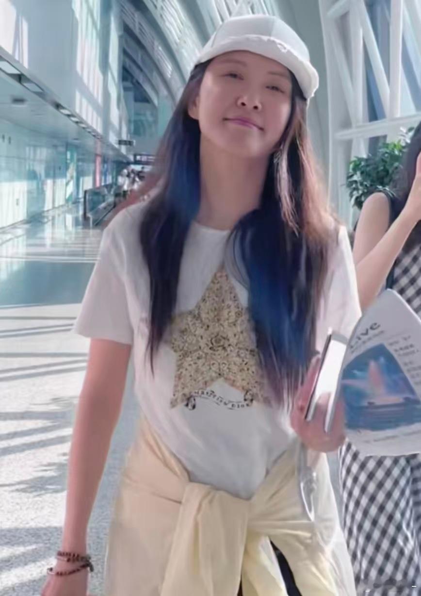 徐洁儿落地成都收到粉丝PPT粉丝送徐洁儿成都场馆PPT 徐洁儿的粉丝属于实干型，