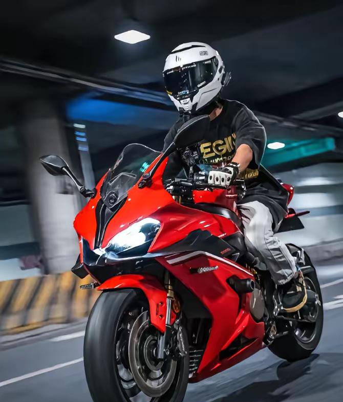 谁都没料到！荷兰阿森WSBK，钱江赛800RS突袭登场，国产双雄直接胜利会师，欧