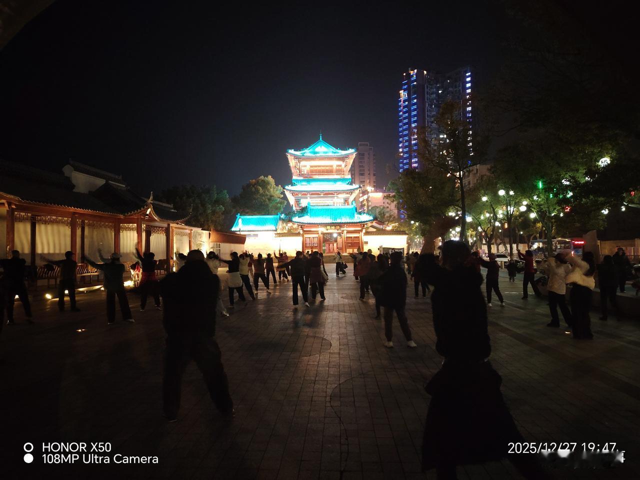 探寻人工智能希望更多的地方应用到智能机器人