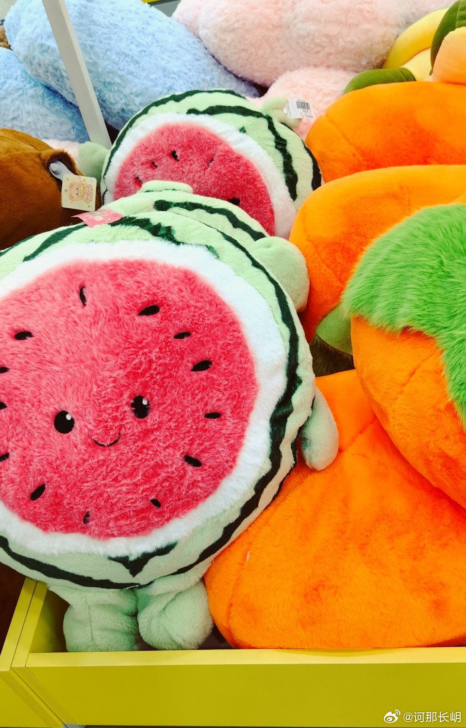 今日份早安能量：一颗快乐西瓜🍉 + 一份心想事橙🍊。 